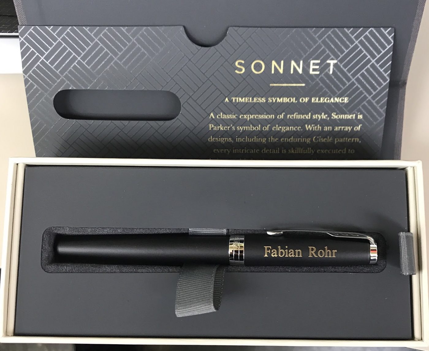 Black fountain pen engraved with a name, presented in a gift box